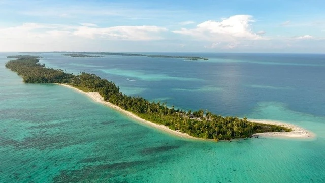 Senator Azhari Cage Blasts North Sumatra Governor: Only a Madman Would Agree to Jointly Manage Aceh’s Islands [Foto/Pulau Panjang di Aceh Singkil. Foto: Abdul Hadi/acehkini ]